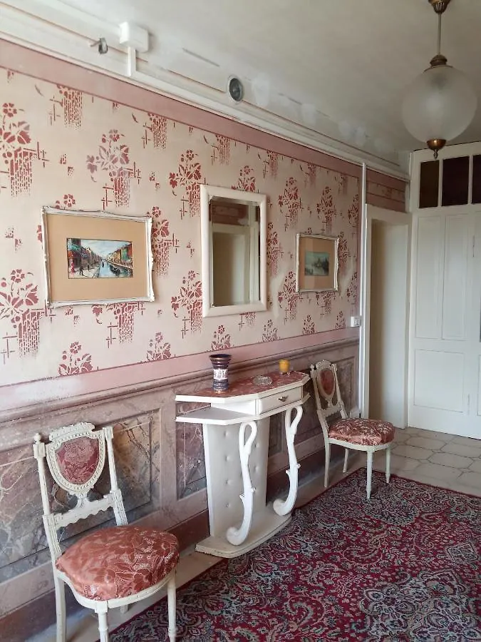 Villa Giulia Lura 0*,
